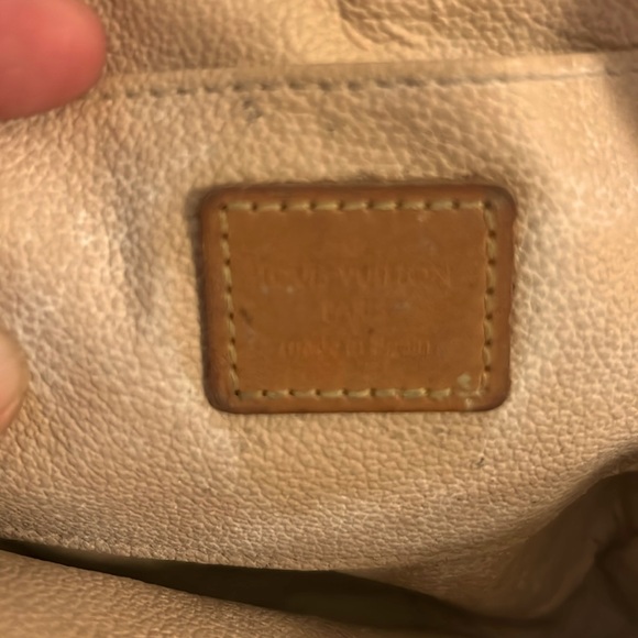 Louis Vuitton Cosmetic Case - Picture 3 of 7